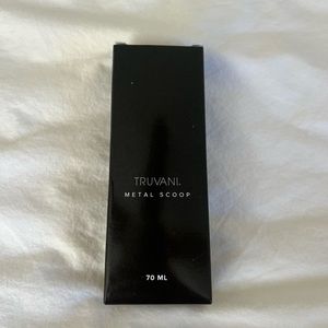 Truvani metal scoop